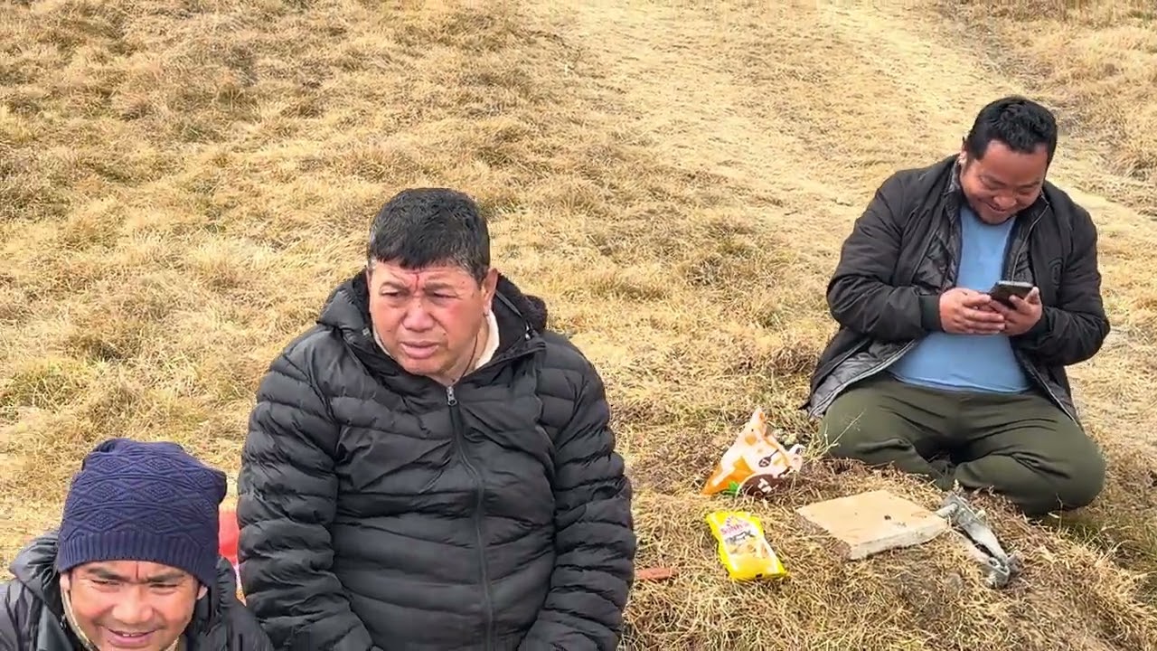 རྡོ་རྗེ་བོད་མི་བཟོ་གྲྭའི་ལས་མི་ཚོས་རྒྱལ་བའི་ལྷག་དཀར་རི་བསང་།
