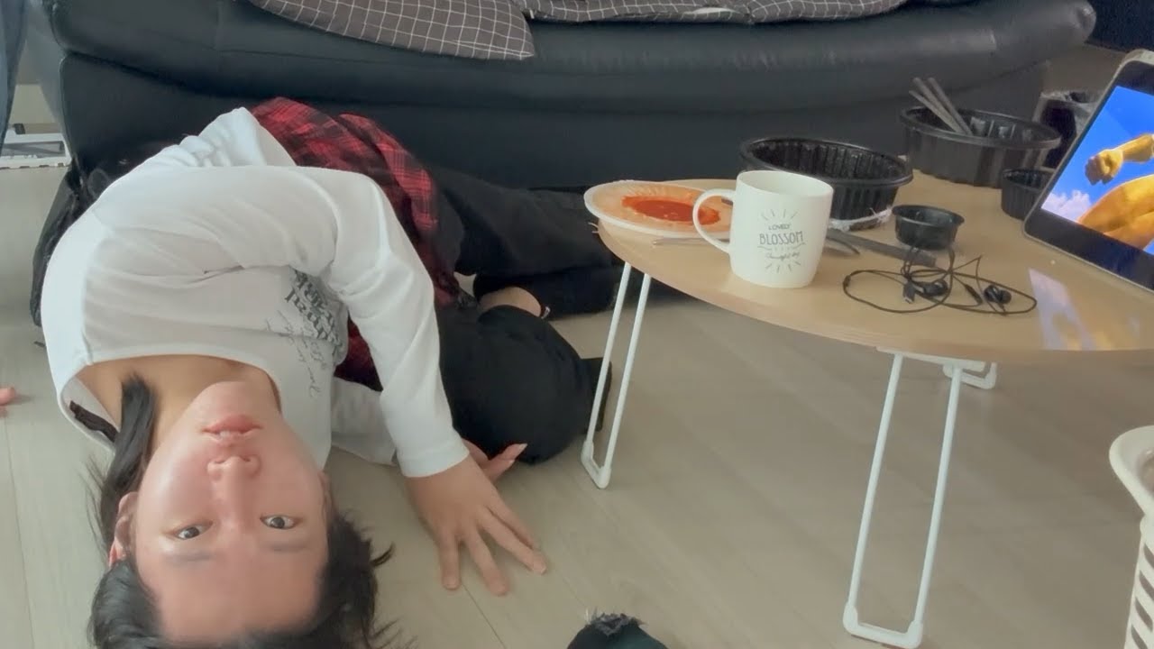 레즈집에서 얹혀사는 게이 브이로그