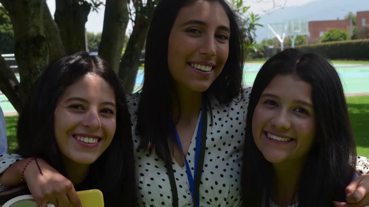 Homenaje a estudiantes de grado 11 de colegios. &lsquo;La generaci&oacute;n que va a contagiar de optimismo&rsquo;