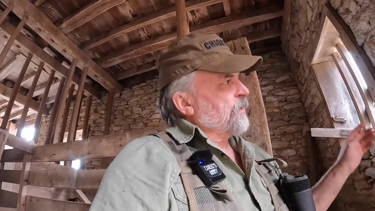 Exploring Abandoned Shenandoah Valley Farmstead : Unique Architecture