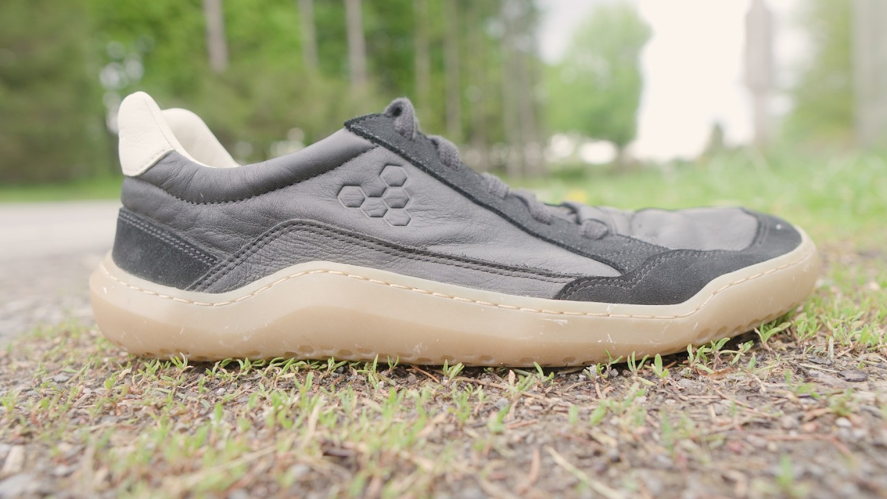 GOBI SNEAKER / classic leather soccer shoes by vivobarefoot