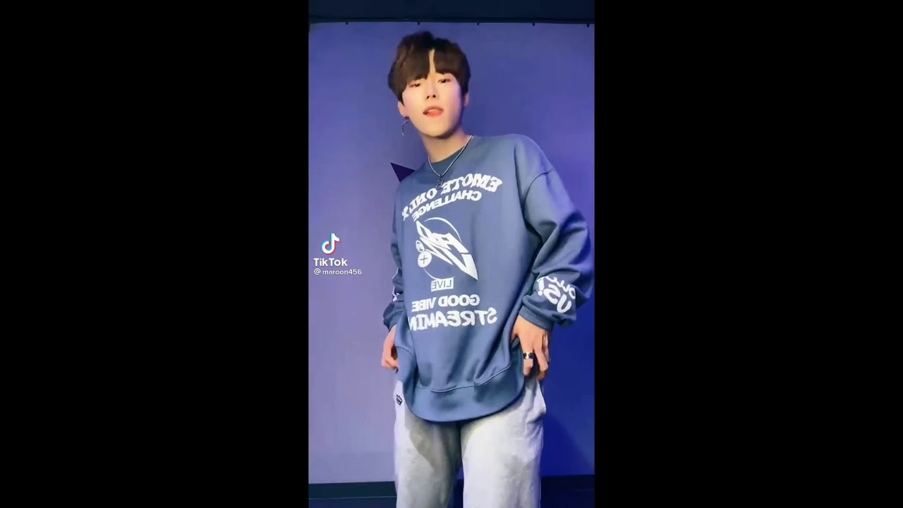 Asiáticos bailado música latina (pt.1)😏😏