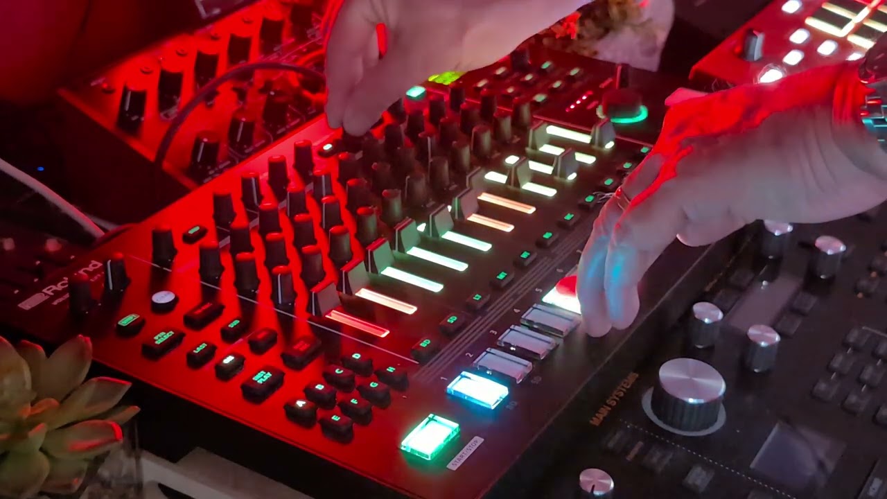 Live jam with the TR8S drum machine