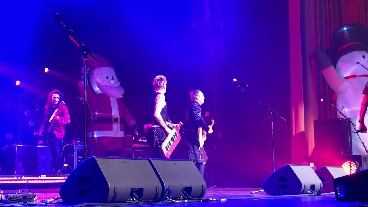 Ezra Ray Hart -- Never Tear Us Apart (INXS Cover) - Majestic Theater - San Antonio, TX - 14 Dec 25