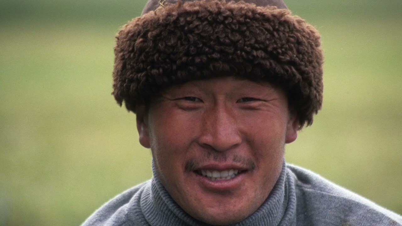 Słyszałem, jak l&oacute;d do mnie m&oacute;wi-Piotr Malczewski o potędze Bajkału i życiu w Mongolii