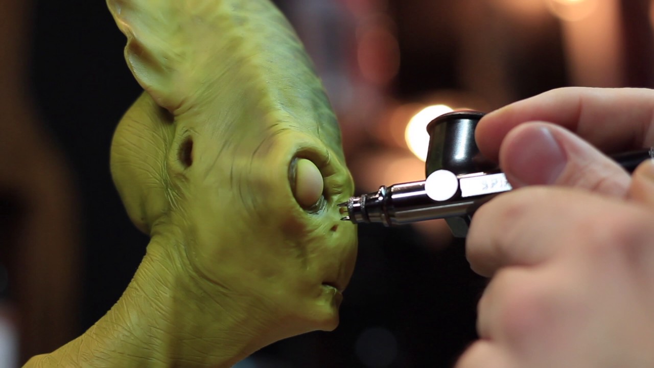 Airbrushing a Typical Hollywood Alien - SuperSculpey - Part 2