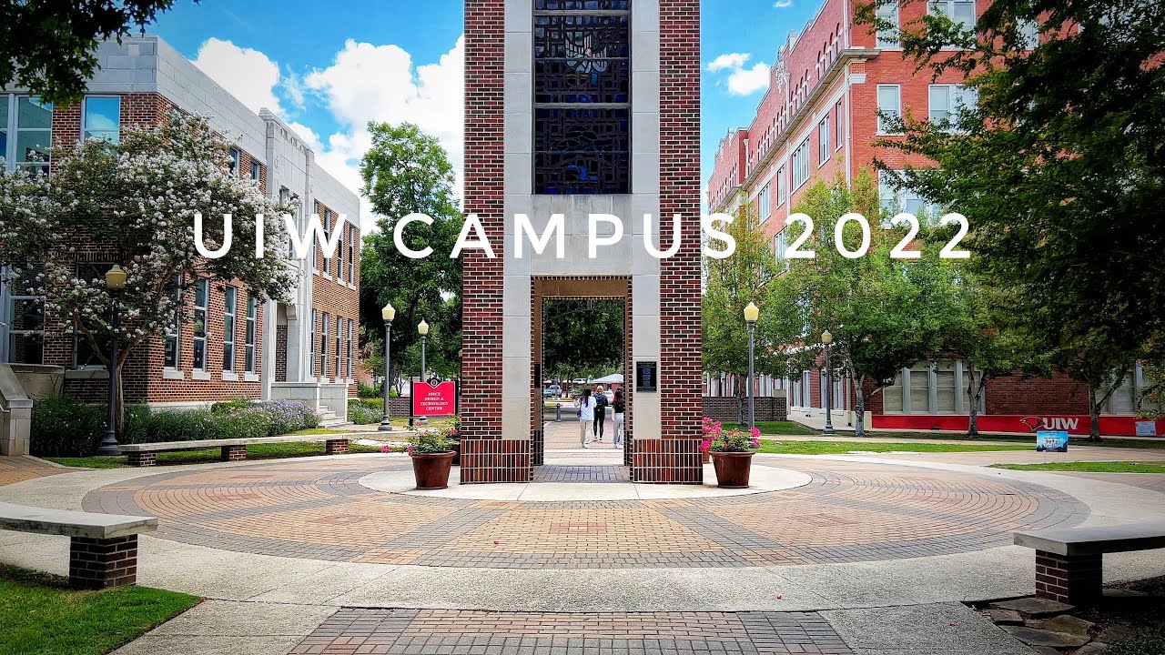 San Antonio Texas - Walking around UIW College Campus Fall 2022