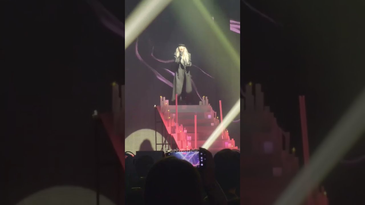 2NE1 Missing You Performance Welcome Back 2NE1 Tour Fancam #2ne1