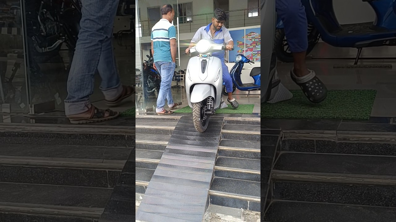 2025 BAJAJ CHETAK 3503 🔥 !! ALL NEW COLOUR K SATH CHETAK 3503 ✅👌!! #bajaj #chetak #shorts #3503