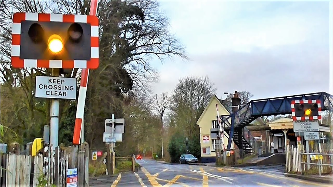 Very Rare E2S Alarm Tone at Milford Level Crossing, Surrey