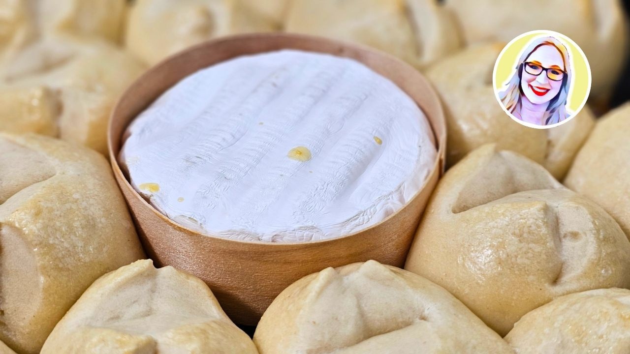Ofenkäse mit Brötchen – Einfaches Rezept für einen gemütlichen Abend