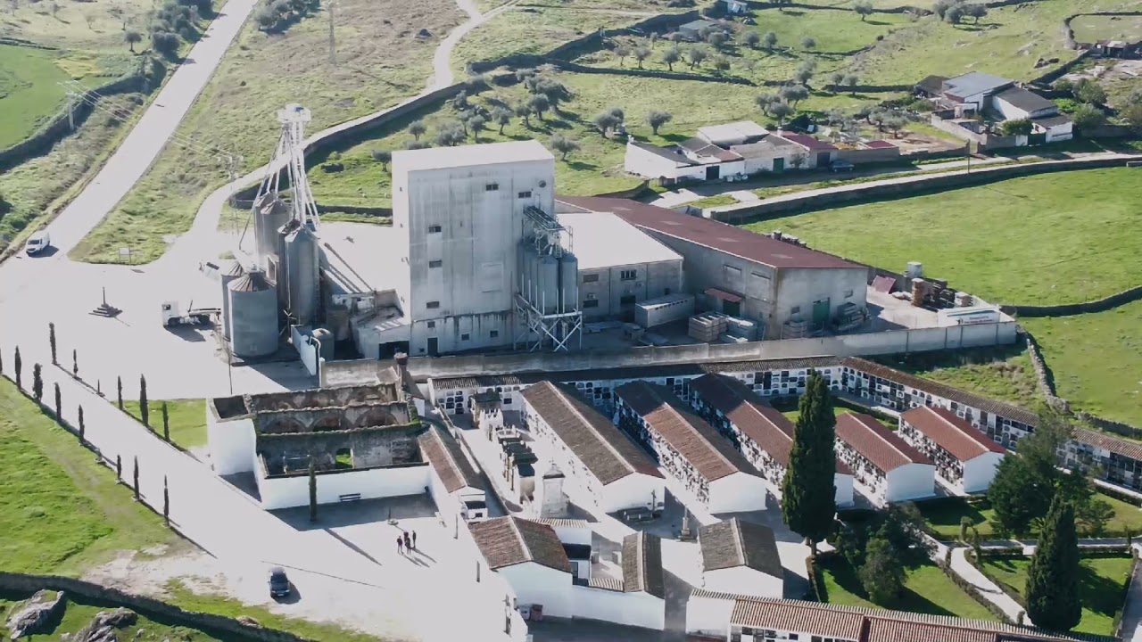 BROZAS (Cáceres). Su cementerio.DRON DJI MINI 2.