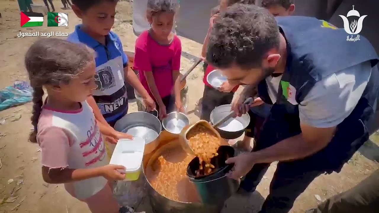 🔴جمعية البركة الجزائرية تجهز وتوزع وجبات ساخنة تبرع كريم من 