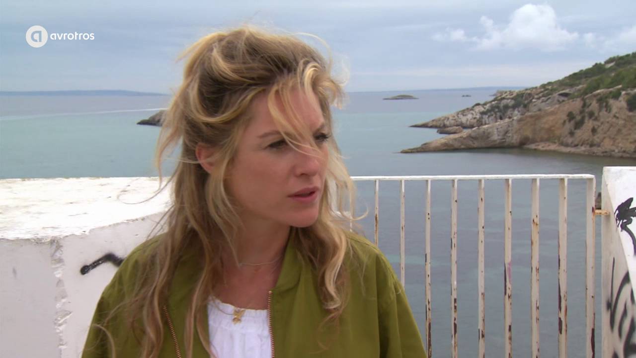 Lauren Verster wordt bekogeld in zigeunerwijk Sa Penya | Lauren! op Ibiza