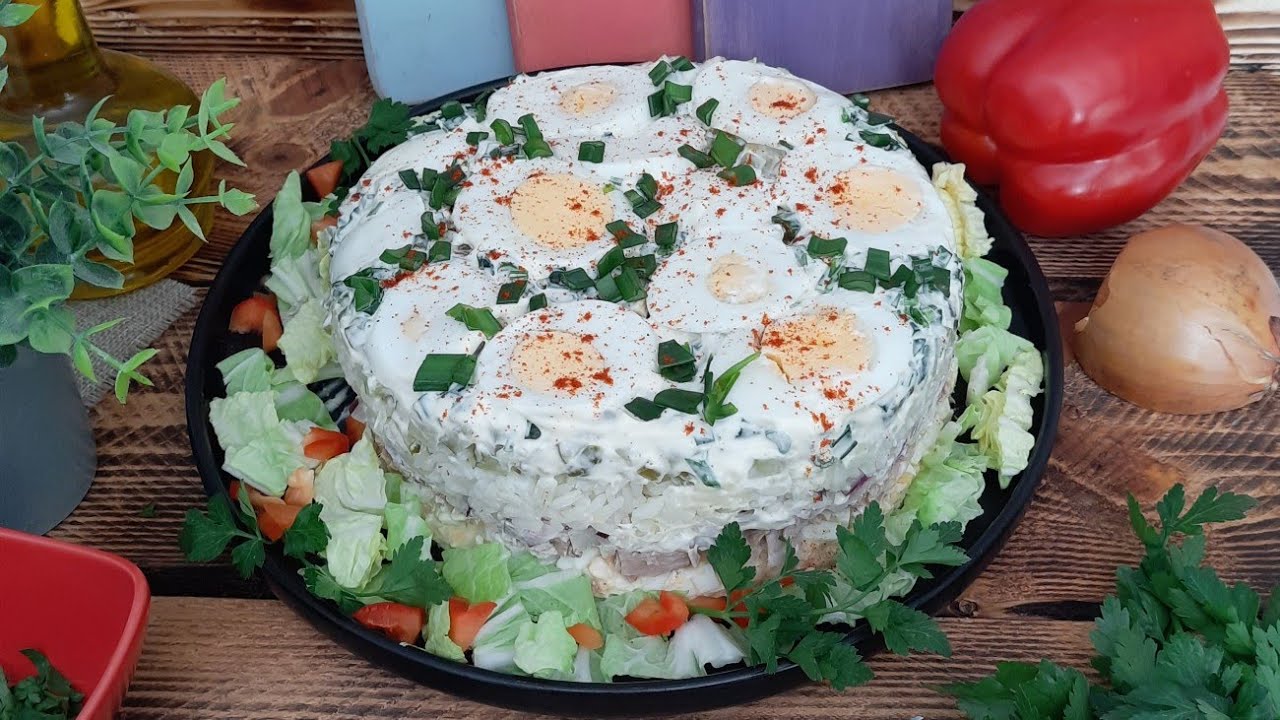 Хит !! Слоеный салат из тунца подается в оригинальном стиле. Он произведет фурор на каждом мероприят