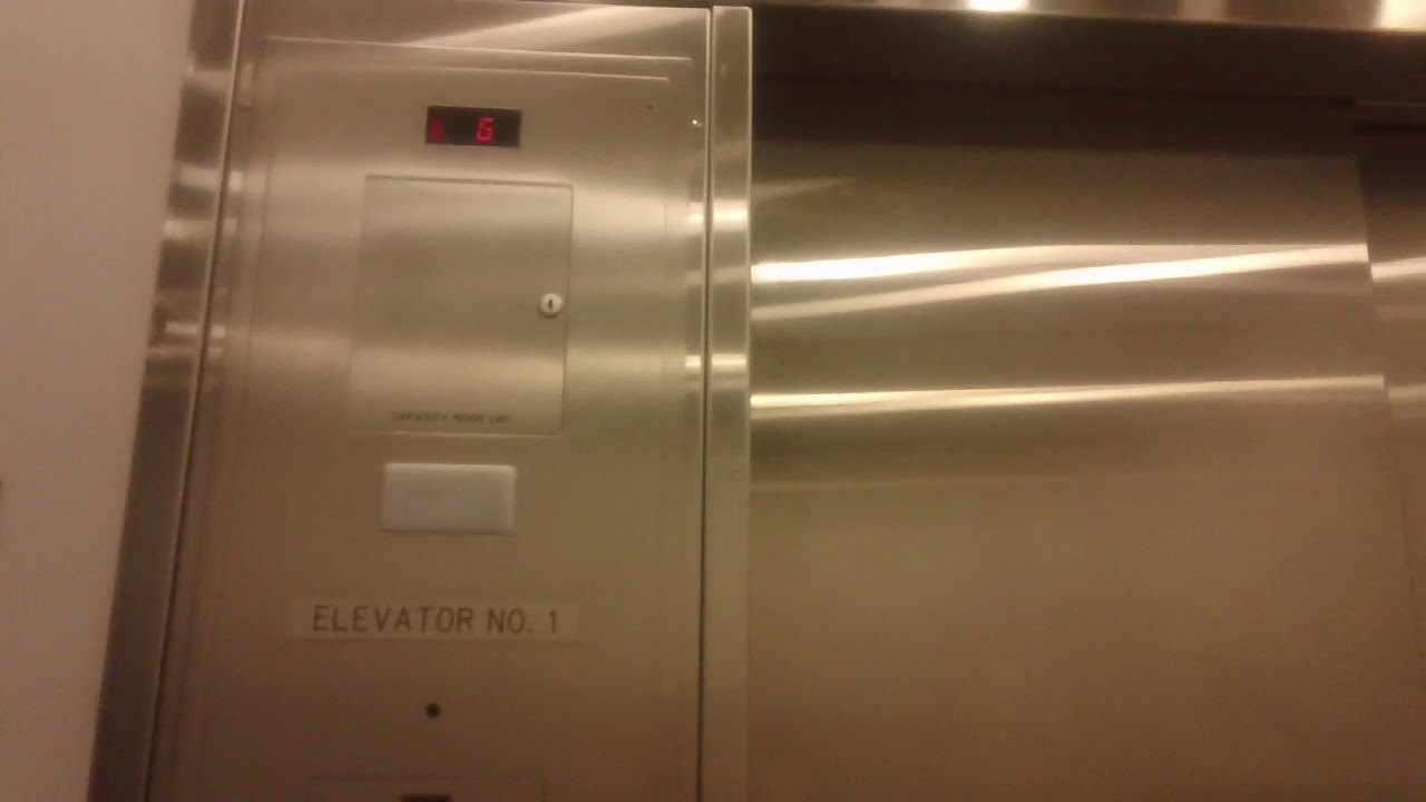1 minute ride On The Lovely Schindler HT 400A Hydraullic Elevator At The Devon Four Twenty Five Apar