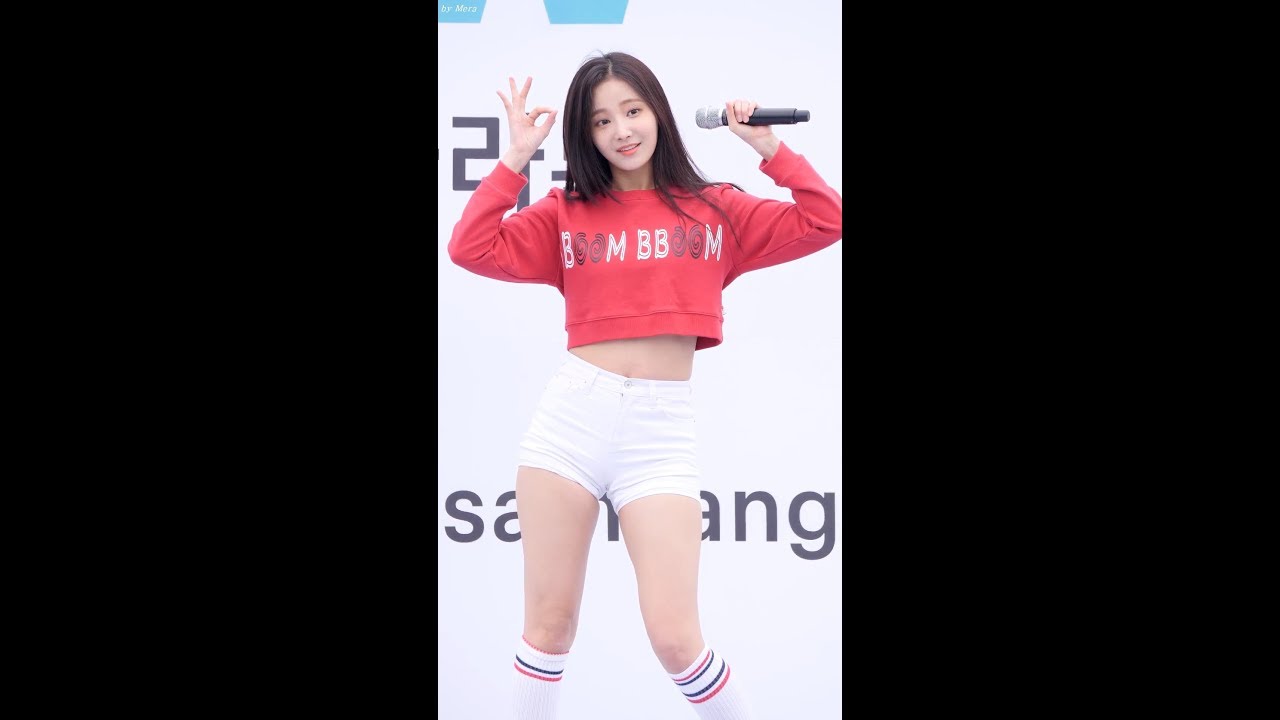 180318 MOMOLAND (모모랜드) - JJan! Koong! Kwang!(짠쿵쾅) [연우] YeonWoo 직캠 Fancam (2018서울국제마라톤) by Mera