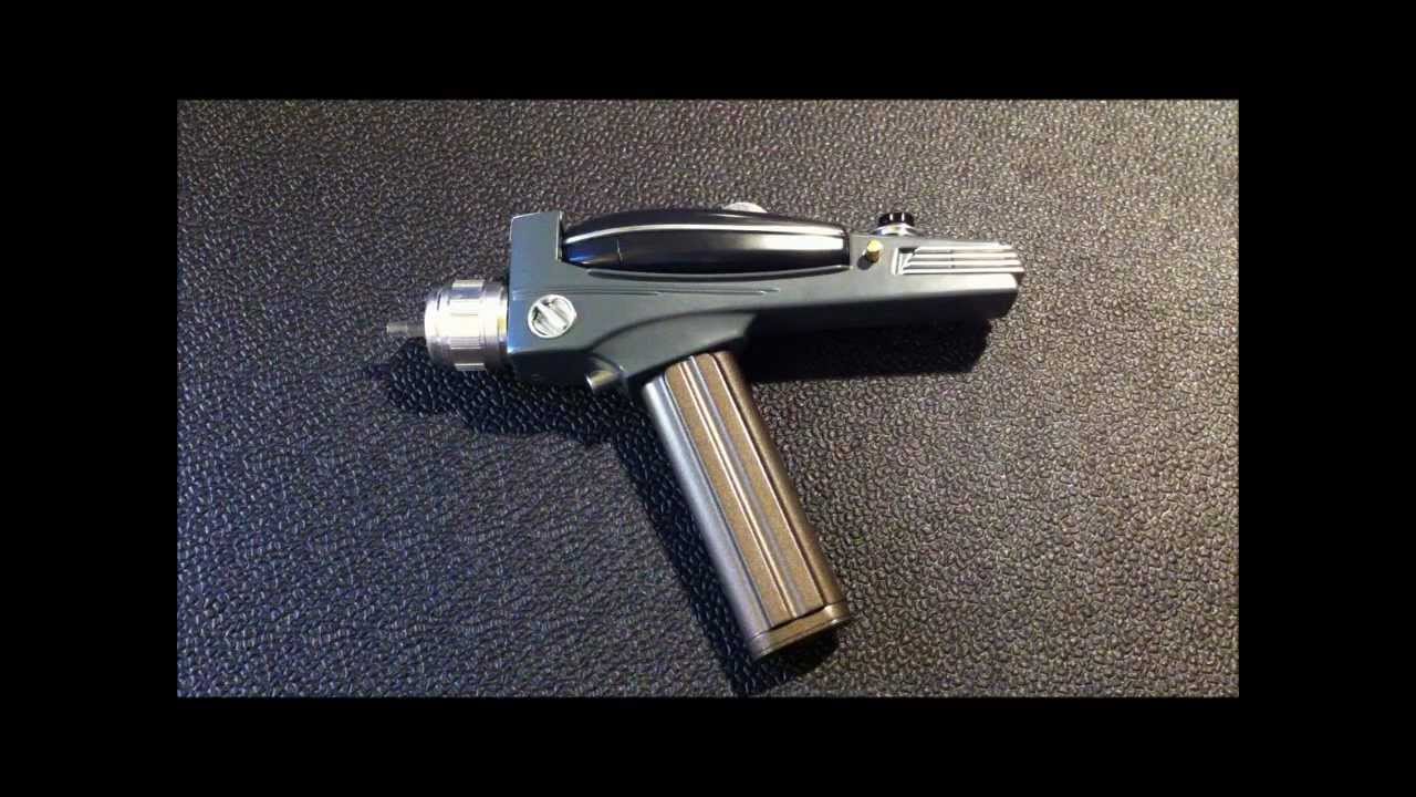 Master Replicas Star Trek: TOS phaser demo
