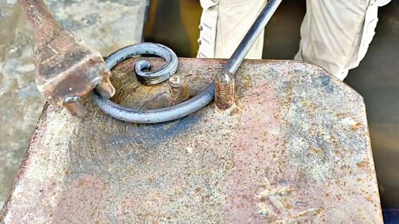 10mm Round Bar Bending wrought iron Wall Huck making