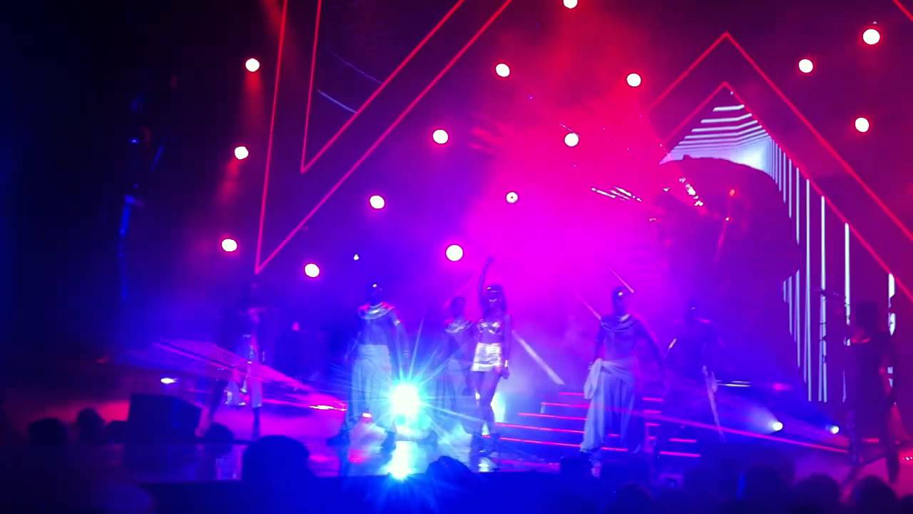 Rihanna @ robin hood  
