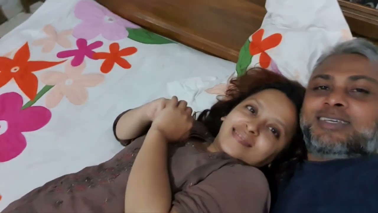 আমার বুকের মধ্যেখানে মন যেখানে হৃদয় যেখানে....