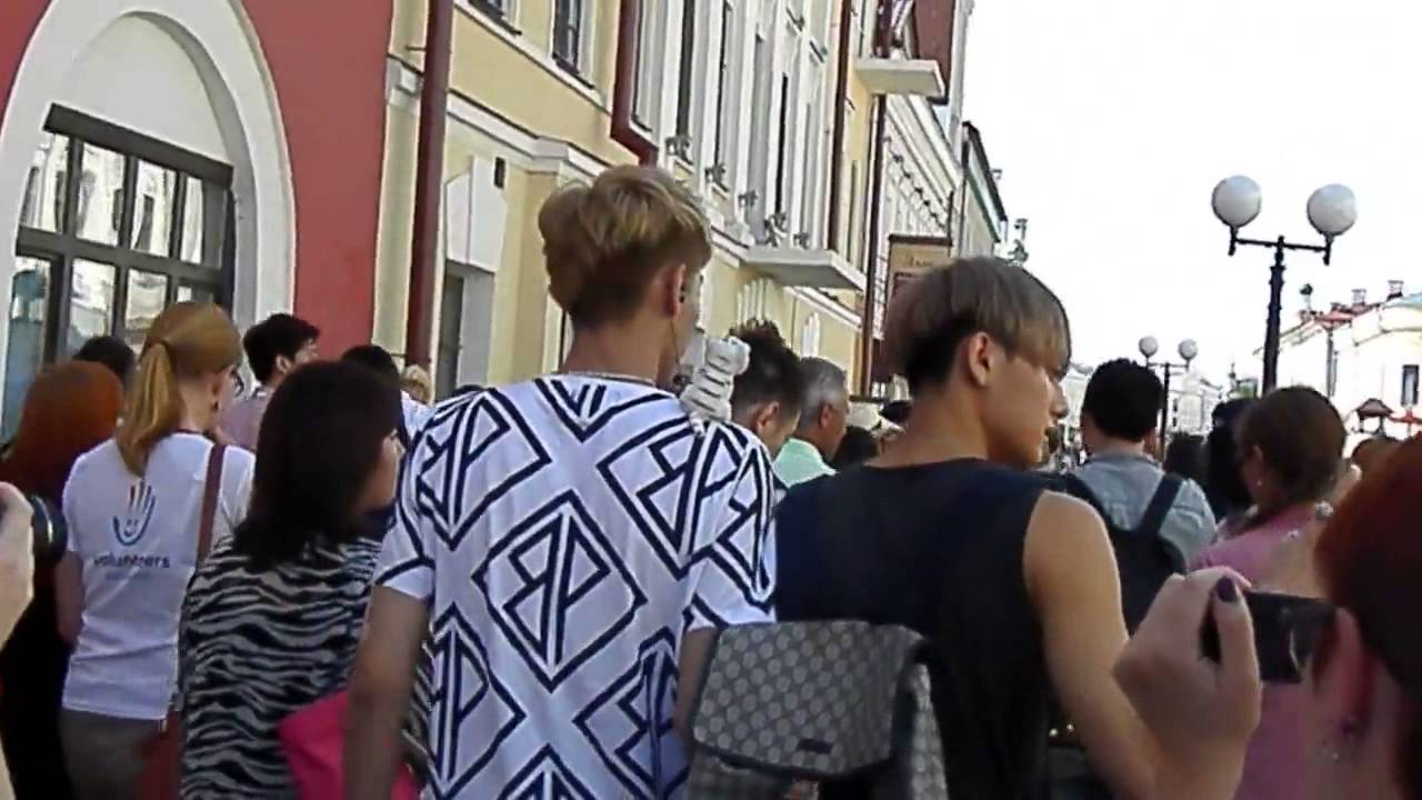 [FANCAM] 130716 EXO in Kazan: Xiuhan moment @ 06:27