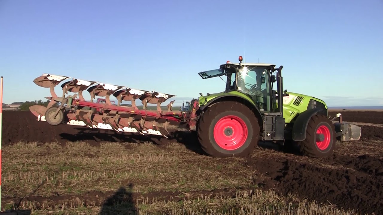 Claas Axion 850, Kverneland 5 furrow reversible plough, Glenbervie Match 2019.