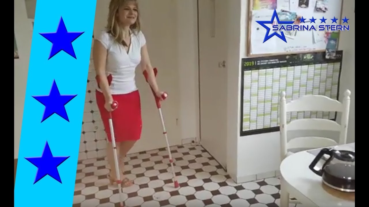 Happy new year 2019 - Frohes neues Jahr 2019 - Sabrina Stern on crutches and high-heeled clogs