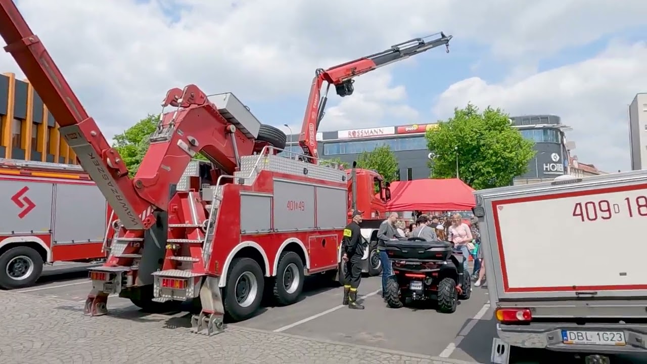 Pokaz sprzętu strażackiego (historycznego i współczesnego) w Bolesławcu