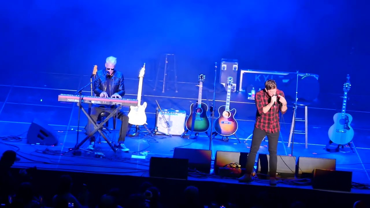 Unwell - Matchbox Twenty (Rob Thomas & Kyle Cook) at Mix 106.5 Deck The Hall Ball 2023