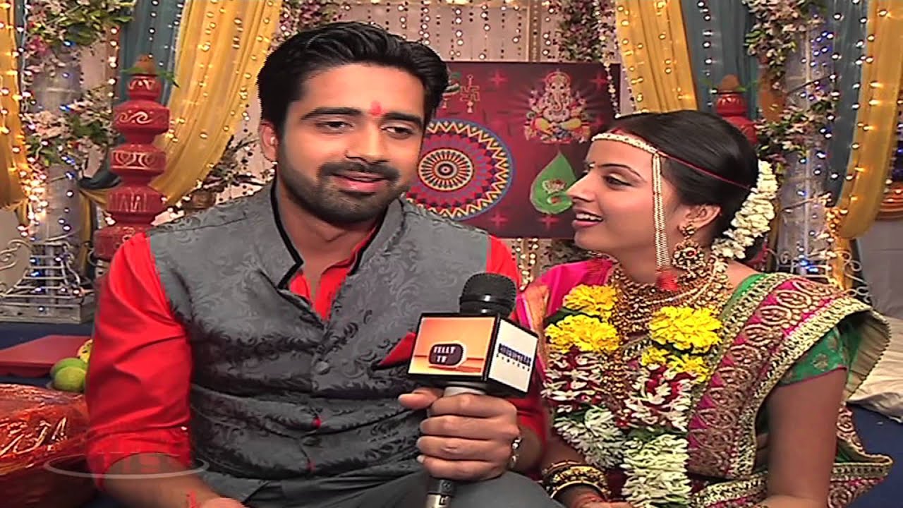 Iss Pyaar Ko Kya Naam Doon Ek Baar Phir  Offscreen