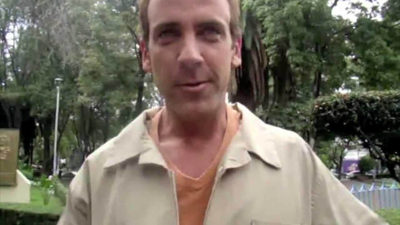 Saludos de Carlos Ponce a las @PitufAnys