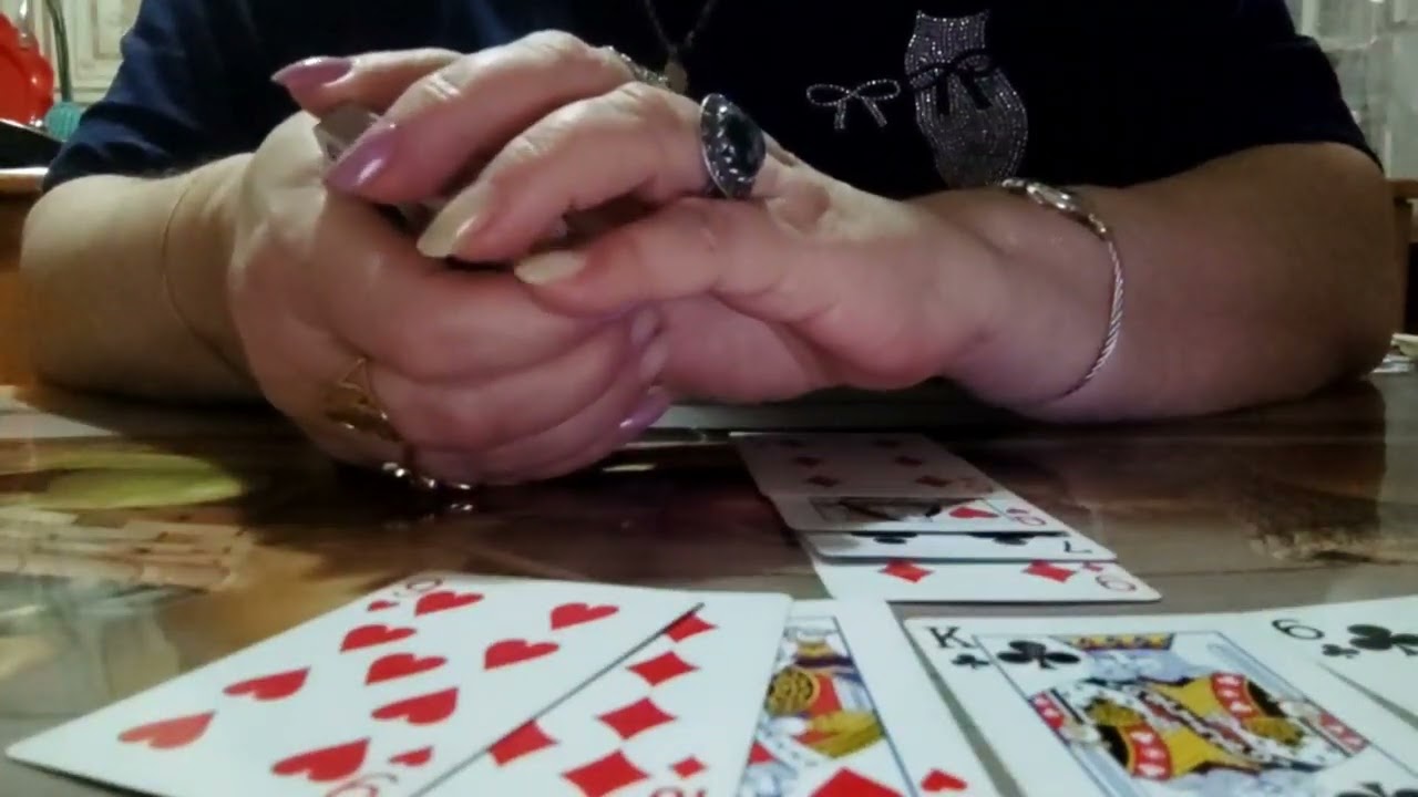 Червовая Дама.Расклад на игральной колоде.