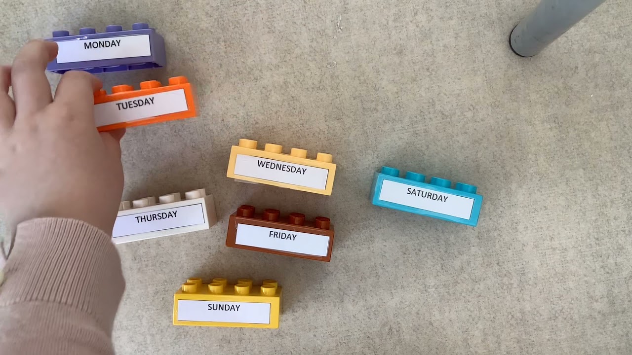 Utilisation les briques de construction pour travailler l’ordre des jours en anglais.