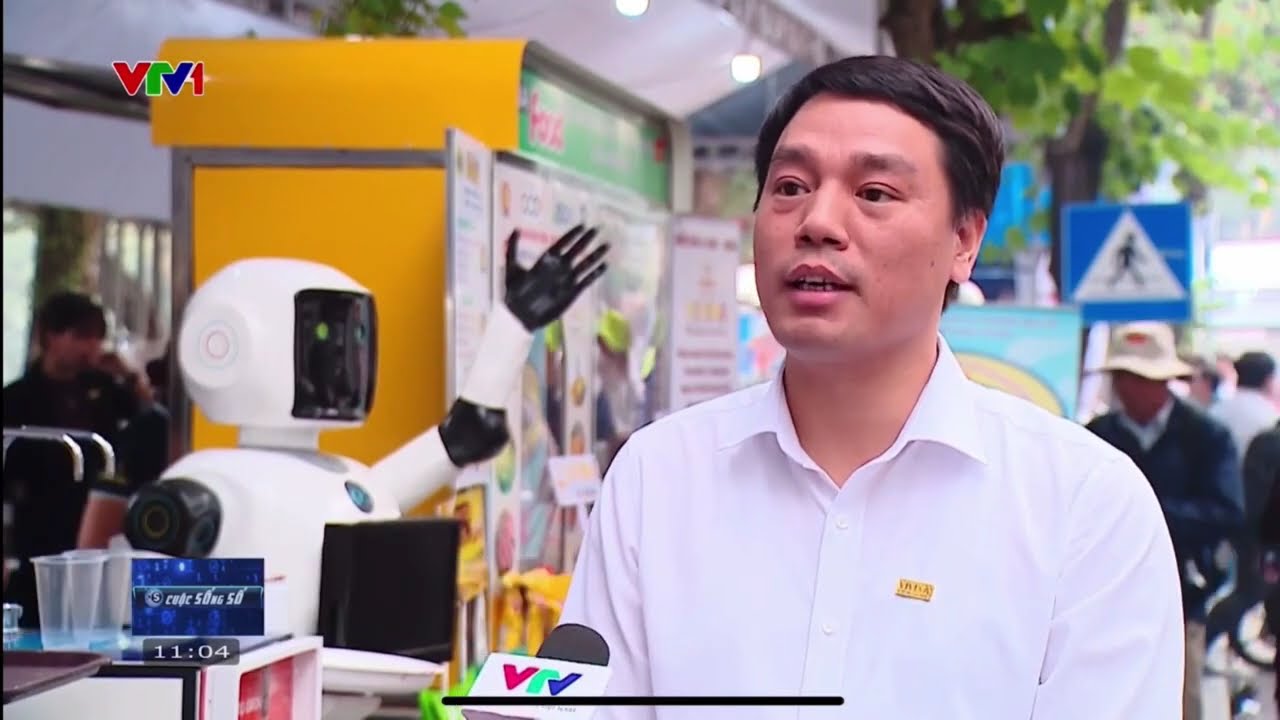 VIVINA FOOD'S SAFE FOOD TRUCK MODEL RECEIVES SPECIAL ATTENTION AT TECHFEST VIETNAM 2025