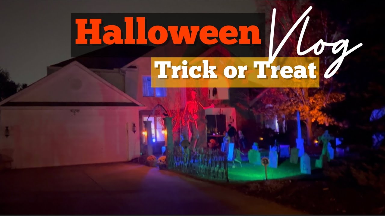 Beautiful HOUSES | Cool Decorations & SNOW! | Trick or Treat | Halloween | Vlog