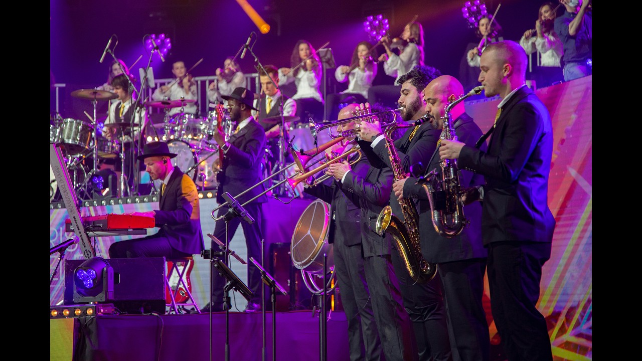 50 Musicians play 