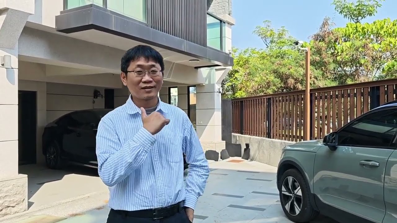 2498萬買南投市中興新村光明南路61地坪前院可停4車7年屋齡光明美境有超大側院有孝親房5樓明亮邊間透天電梯別墅屋況優0989905453