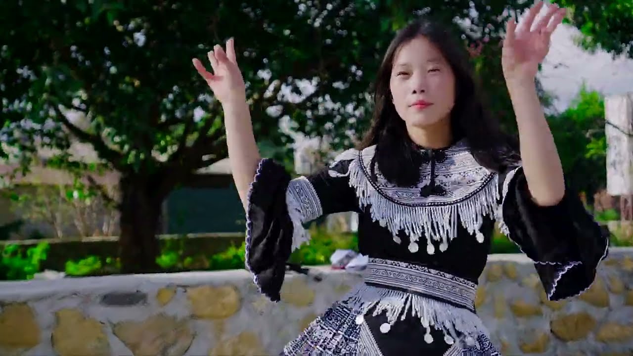 Màn nhảy gái Mông tả lèng \ Cov Nceb Tim Nplog    Remix 