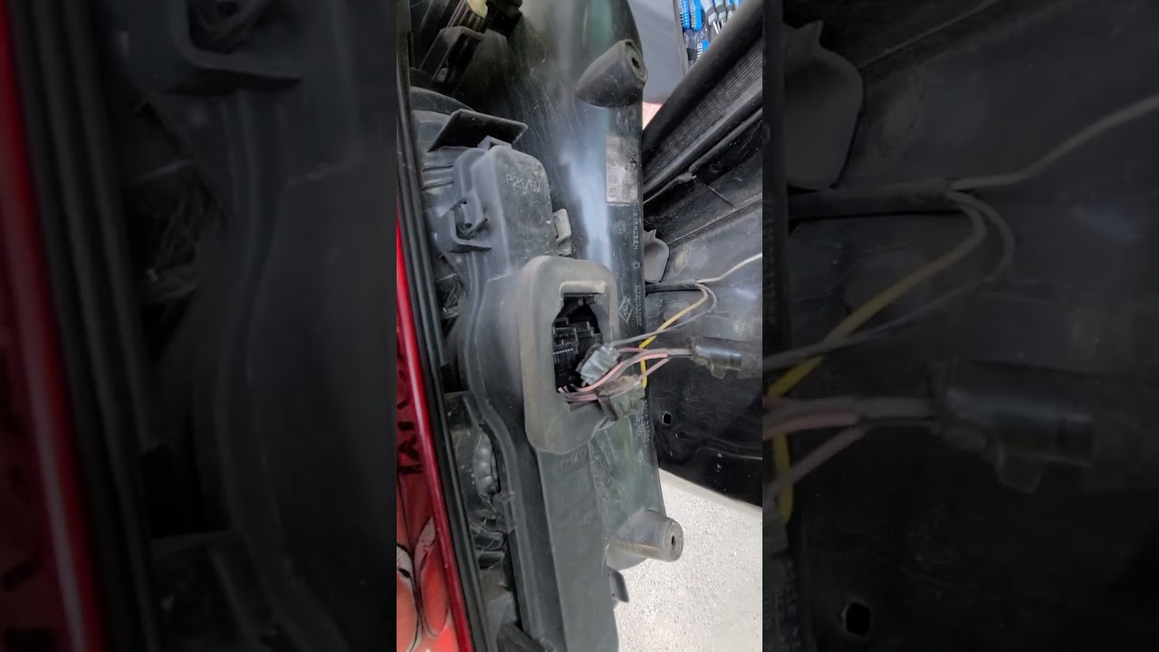 Renault espace 4. Як зняти задній фонарь. Заміна ламп на LED. Має сенс.
