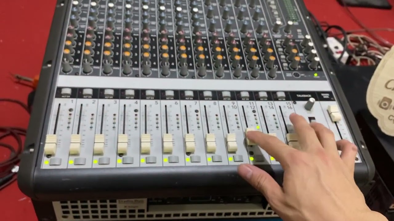 mixer mackie onyx 1620. chất âm quá hay các bác ạ
