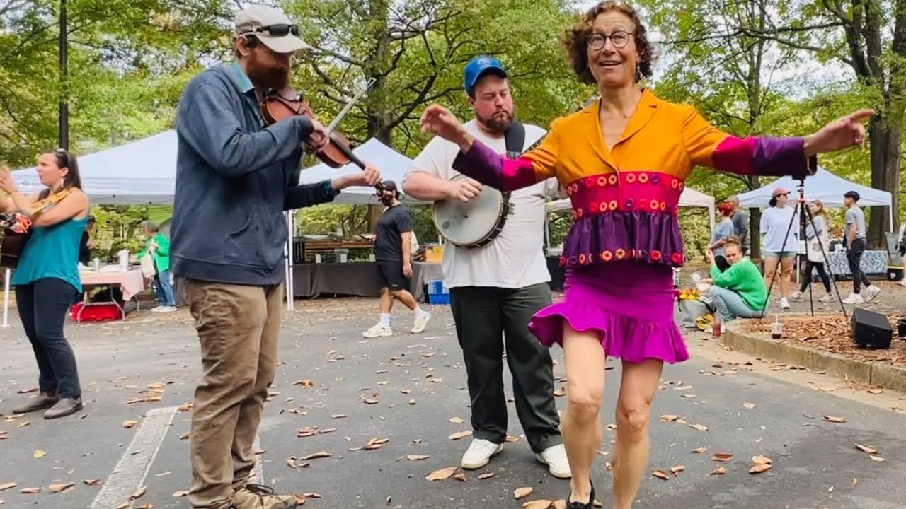 Dinah - Warm Up & Strip Down 4 Chomp n Stomp Buckdance - Miss Moonshine, Trevor, Max & Maggie
