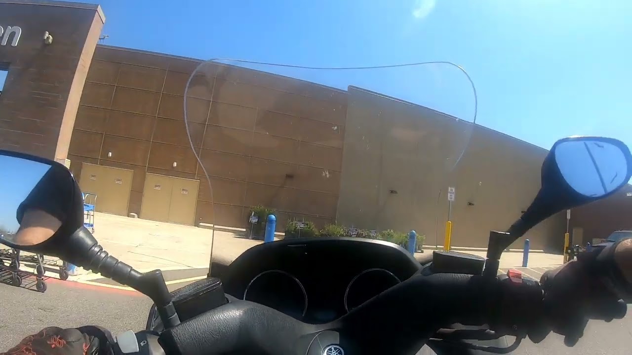 Yamaha majesty 400 always windy ride on the first 80F day and my walk at st cloud Mn's rest stop