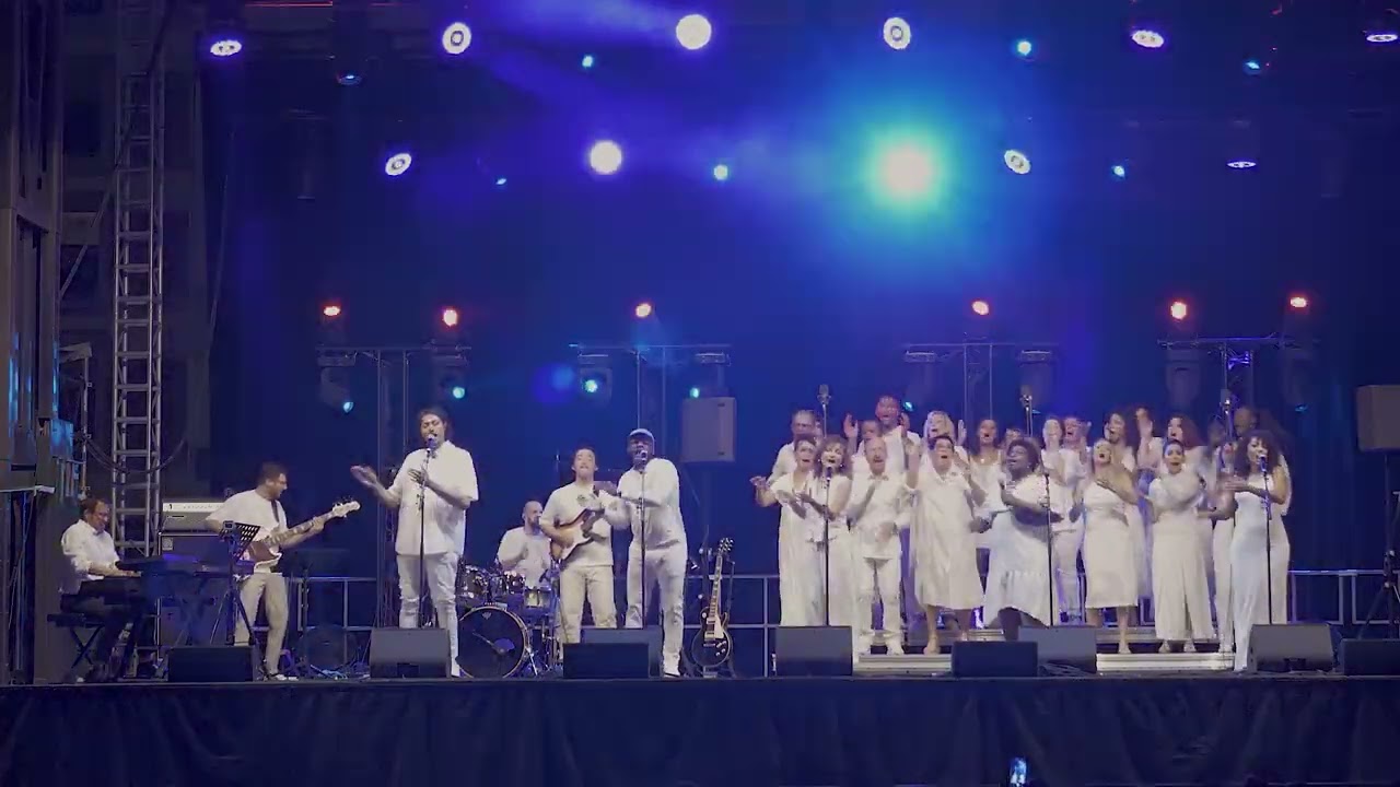 Gospel Medley by the Soulshine voices, soliste Natacha kanga