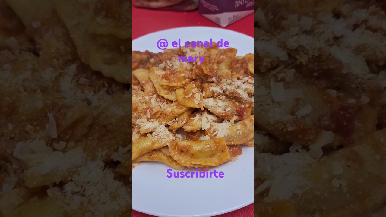 @ Hoy tortelines con tuco de pollo y queso rayado parmesano .