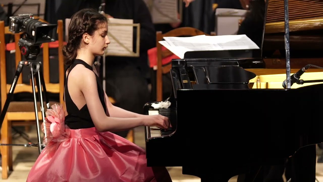 Prokofiev concerto N3 in C major op.26, andante-allegro (Sesili 10yo)