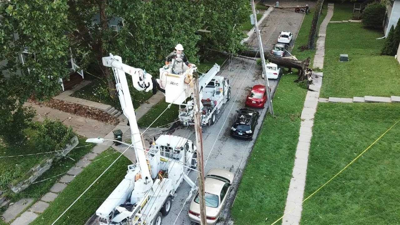 Energy Source - Restoring Power After a Storm