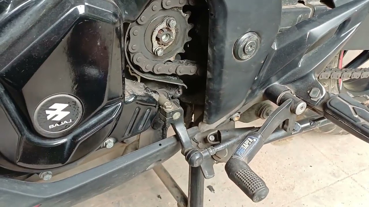 Cleaning and maintaining Chain under chain sprocket cover on bajaj N250 / N160 