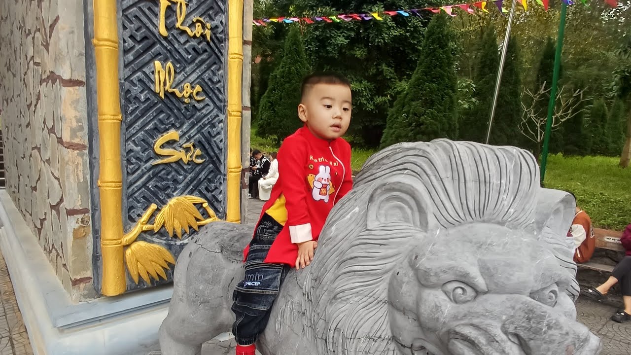 Minh khôi đi chơi thiền viện mùng 2 tết