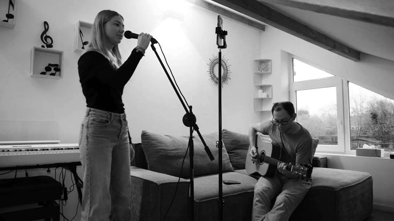 Marion Barreaux feat Bernard Lambeau - No Time to Die - Billie Eilish guitare acoustic Marion cover